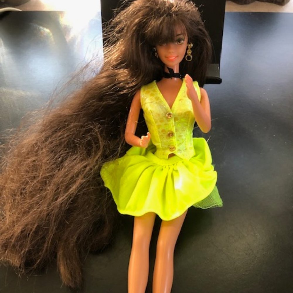 Barbie 1966- Cut and Style Brunette Doll, Vintage.